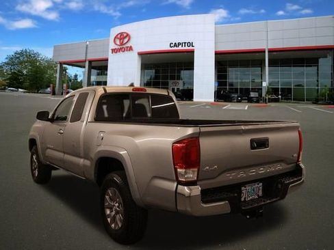 Used 2017 Toyota Tacoma SR5 w/ Tow Package AWD/4WD image 5