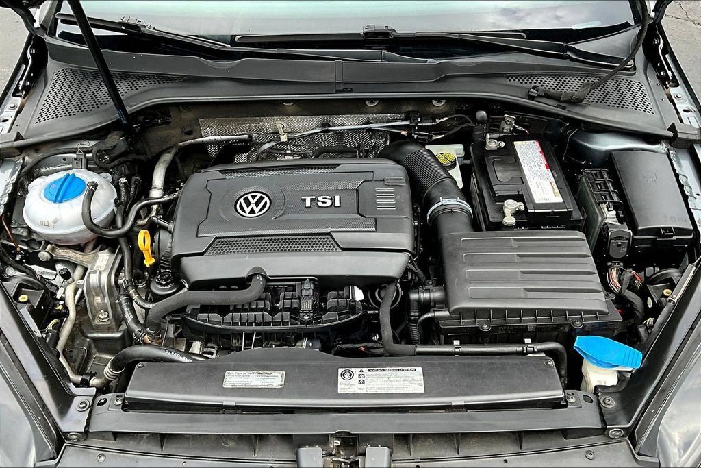 Used 2016 Volkswagen Golf SE FWD image 30