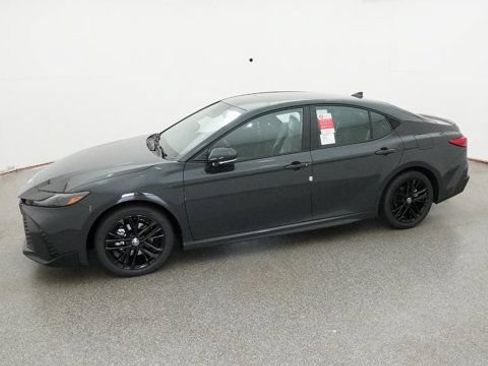 New 2026 Toyota Camry Hybrid FWD image 3