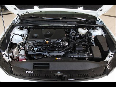 Used 2025 Toyota Camry XLE AWD/4WD image 31