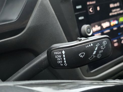 Used 2019 Volkswagen Tiguan S image 33