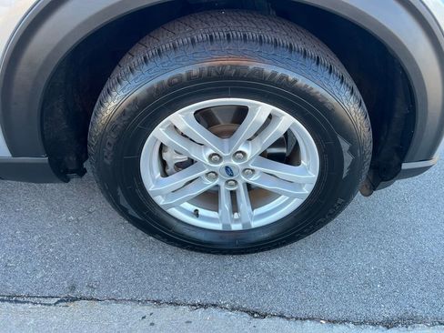 Used 2022 Ford Explorer XLT w/ Class IV Trailer Tow Package image 12