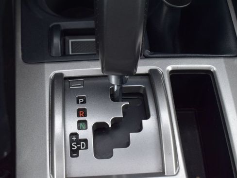 Used 2010 Toyota 4Runner SR5 AWD/4WD image 29