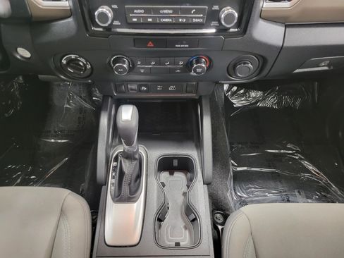 Used 2022 Nissan Frontier SV w/ Technology Package AWD/4WD image 16