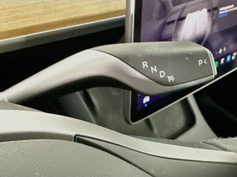 Used 2025 Tesla Model Y Long Range RWD image 24