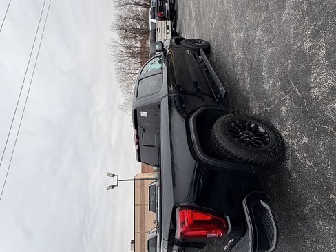 Used 2023 GMC Sierra 1500 AT4X image 2