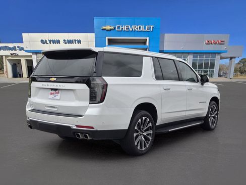 Used 2025 Chevrolet Suburban High Country RWD image 7