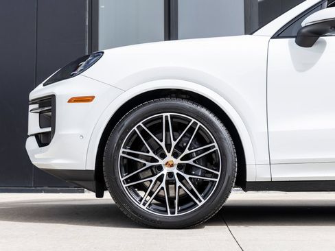 Certified 2025 Porsche Cayenne Coupe AWD/4WD image 15