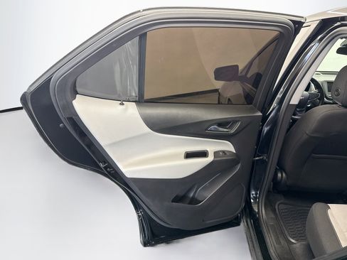 Used 2020 Chevrolet Equinox LS FWD image 24