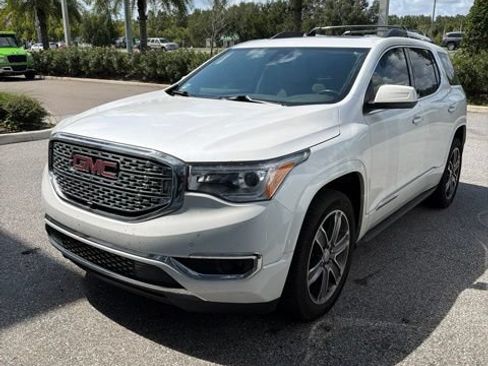 Used 2019 GMC Acadia Denali w/ Technology Package FWD image 2
