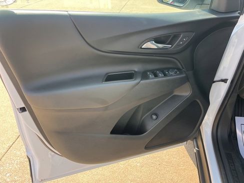 Used 2022 Chevrolet Equinox LT image 11