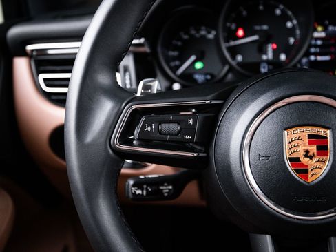 Certified 2026 Porsche Macan AWD/4WD image 17