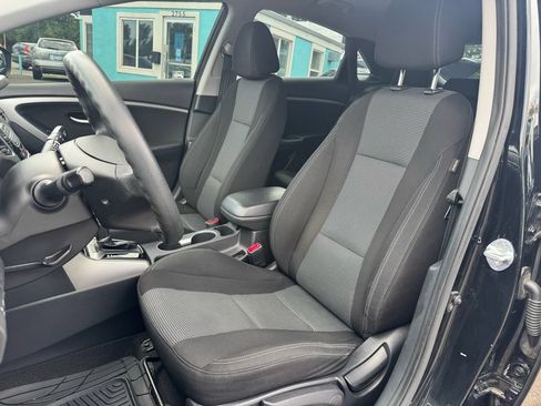 Used 2017 Hyundai Elantra GT FWD image 12