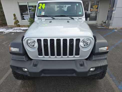 Used 2024 Jeep Wrangler Sport image 9