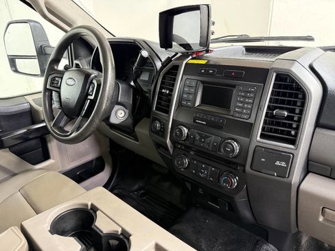 Used 2018 Ford F550 4x4 Regular Cab Super Duty image 27