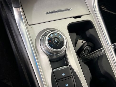 Used 2021 Ford Explorer XLT w/ Equipment Group 202A image 17