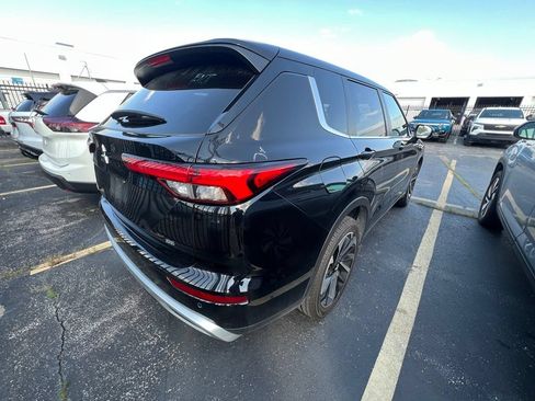 Used 2024 Mitsubishi Outlander SE Black Edition FWD image 4