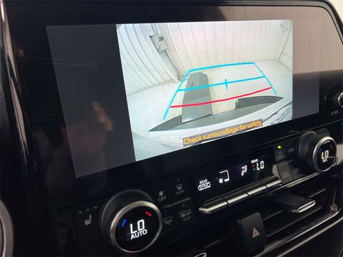 Used 2023 Toyota Highlander XLE image 14