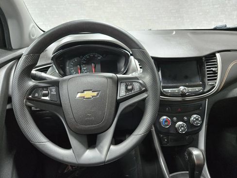 Used 2020 Chevrolet Trax LT FWD image 16