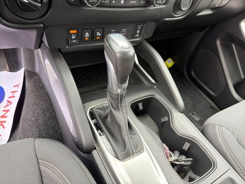 Used 2024 Nissan Frontier SV w/ SV Convenience Package image 44