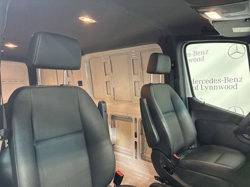 Used 2025 Mercedes-Benz Sprinter 2500 image 25