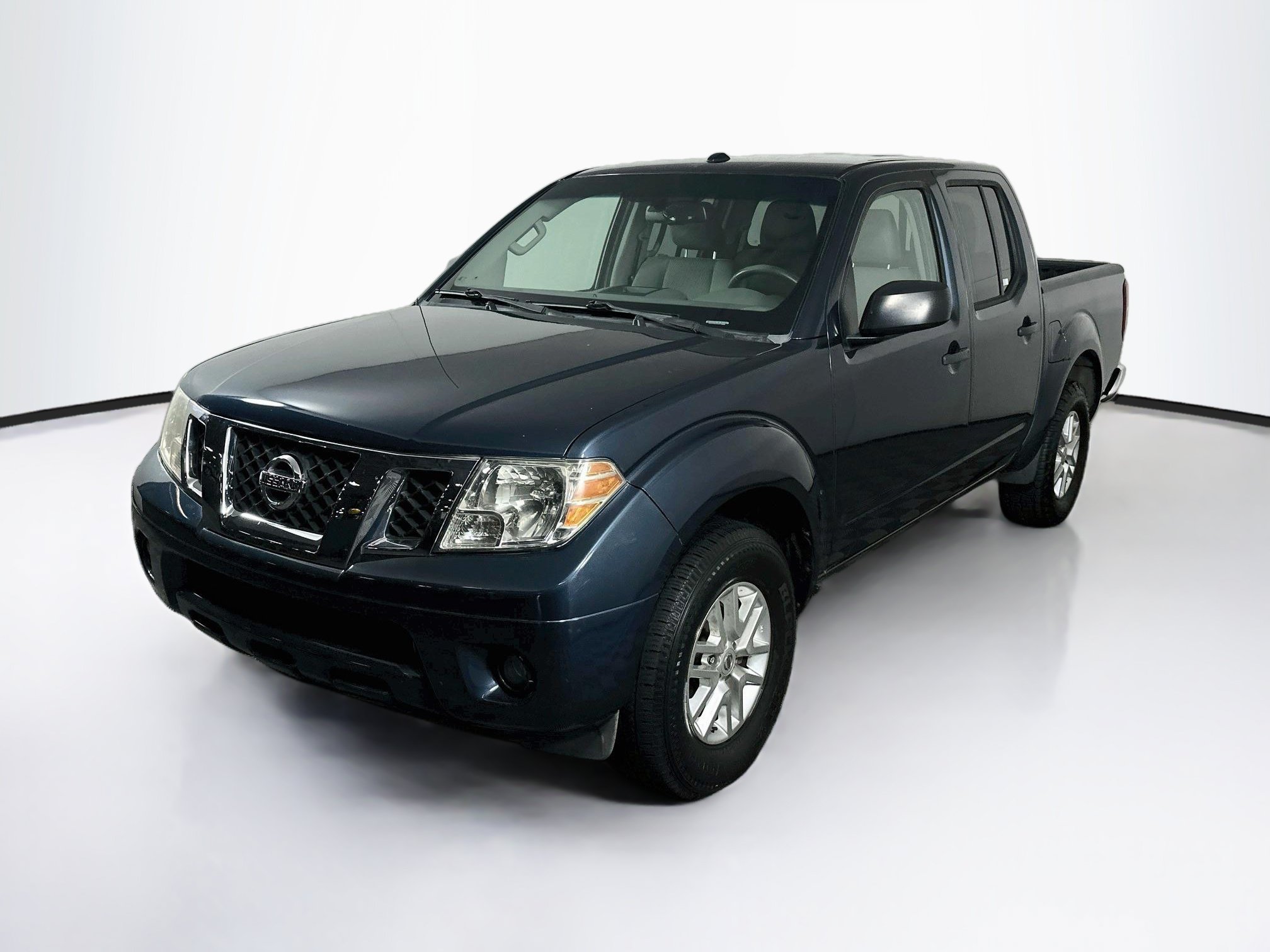 Used 2015 Nissan Frontier SV w/ SV Value Truck Package RWD image 3