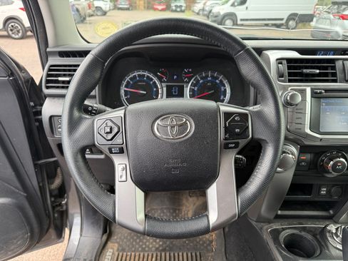 Used 2019 Toyota 4Runner SR5 AWD/4WD image 9