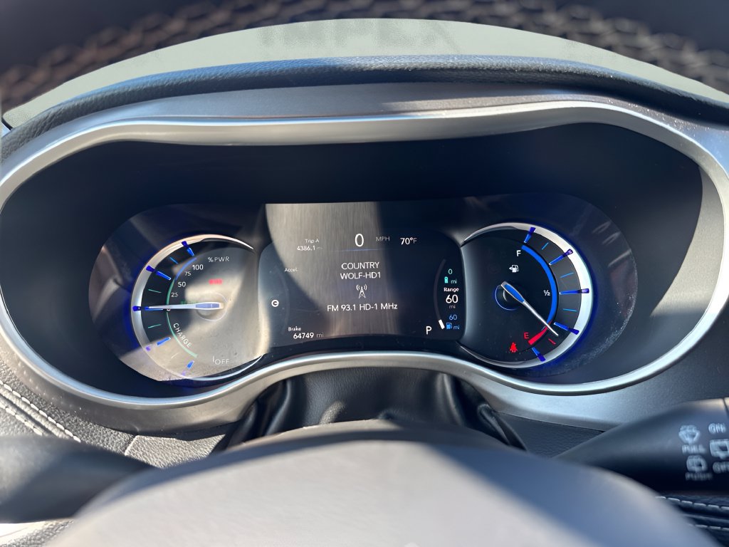 Used 2024 Chrysler Pacifica Limited FWD image 23