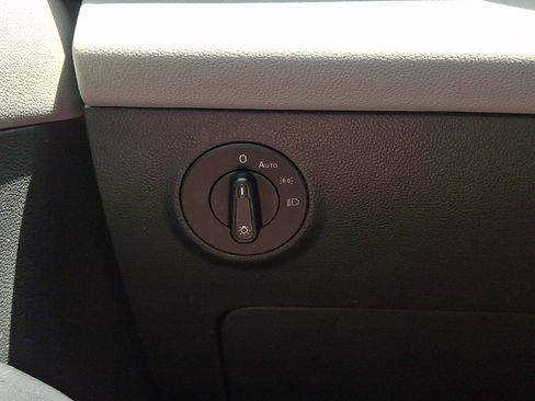 Certified 2023 Volkswagen Taos SE FWD image 22