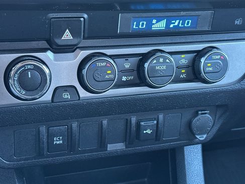 Certified 2022 Toyota Tacoma SR5 AWD/4WD image 18