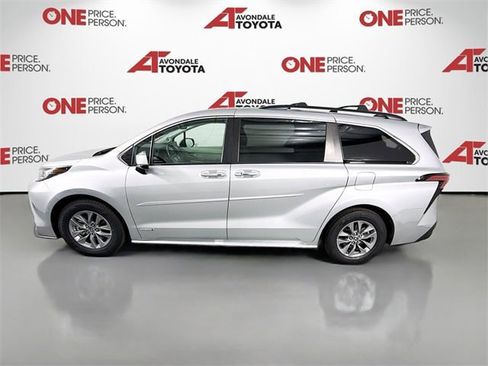 Certified 2021 Toyota Sienna XLE image 4