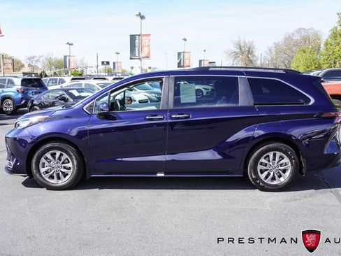 Used 2025 Toyota Sienna XLE w/ XLE Plus Package image 18