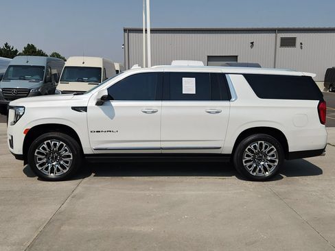 Used 2023 GMC Yukon XL Denali Ultimate w/ LPO, Floor Liner Package AWD/4WD image 44