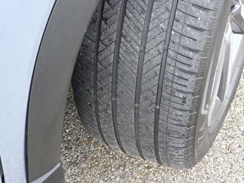 Used 2024 Honda Pilot Touring image 12