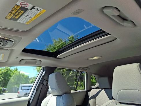 Certified 2025 Toyota Corolla Cross LE w/ Moonroof Package AWD/4WD image 14