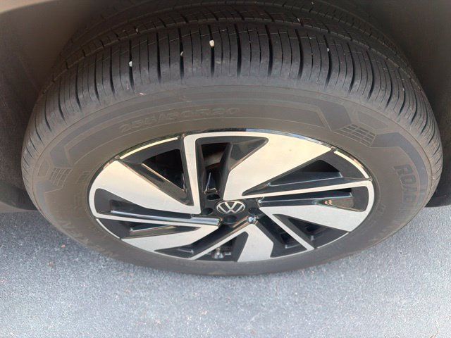Used 2025 Volkswagen Atlas SE FWD image 7