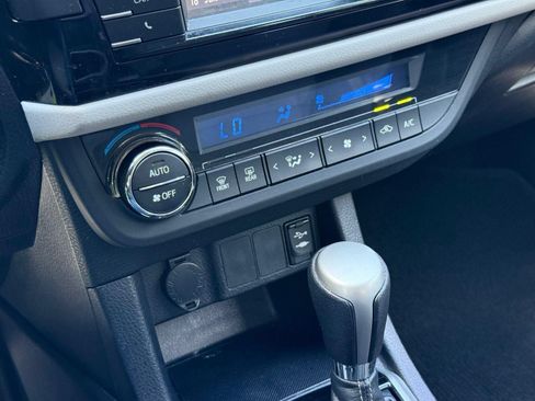 Used 2014 Toyota Corolla LE FWD image 31