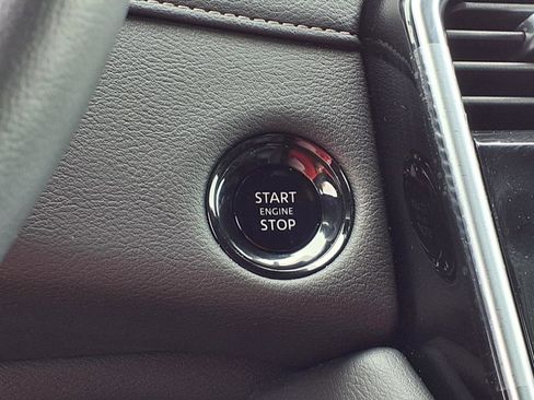 Used 2025 Nissan Armada SL w/ Captain's Chari Seat Package image 12