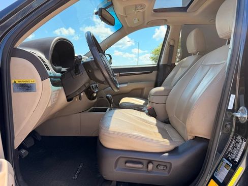 Used 2012 Hyundai Santa Fe Limited w/ Navigation Pkg 4 FWD image 2