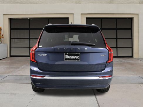 New 2025 Volvo XC90 B6 Core image 4