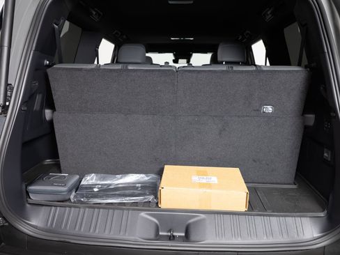 Used 2025 Lexus GX 550 w/ Accessory Package (2T) AWD/4WD image 18