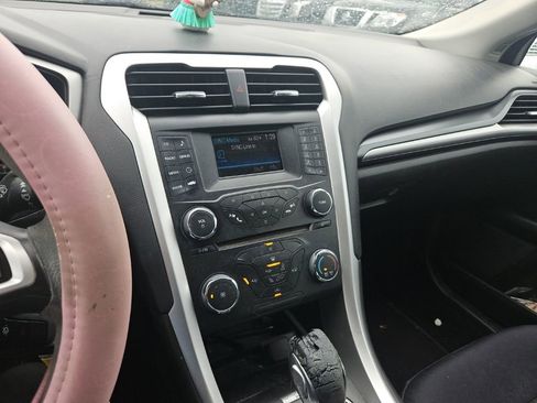 Used 2013 Ford Fusion SE FWD image 19