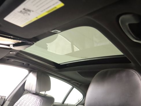 Used 2022 BMW 530i xDrive w/ Premium Package image 16