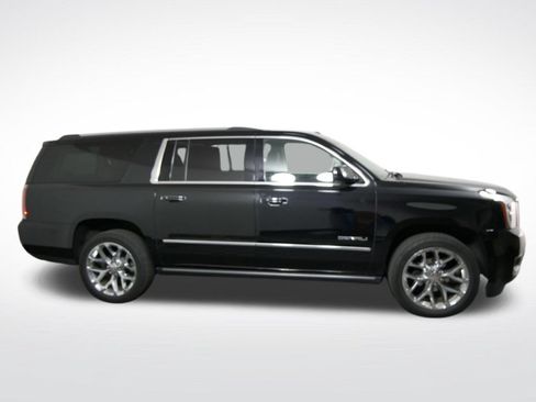 Used 2019 GMC Yukon XL Denali w/ Denali Ultimate Package AWD/4WD image 2