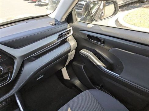 Certified 2024 Toyota Highlander LE image 16