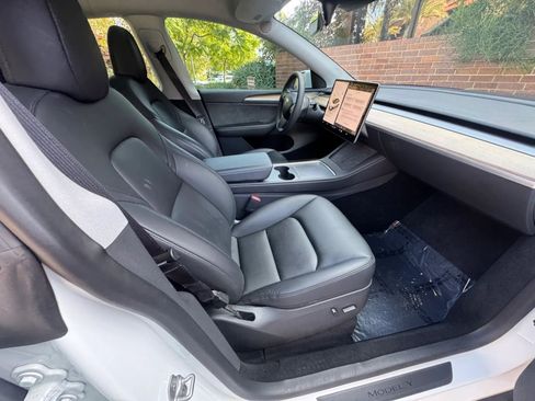 Used 2023 Tesla Model Y AWD image 14