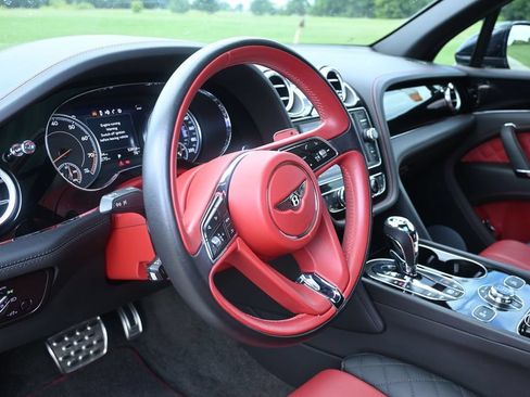 Used 2020 Bentley Bentayga AWD/4WD image 25