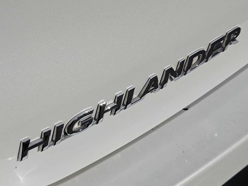 Used 2016 Toyota Highlander Limited FWD image 11