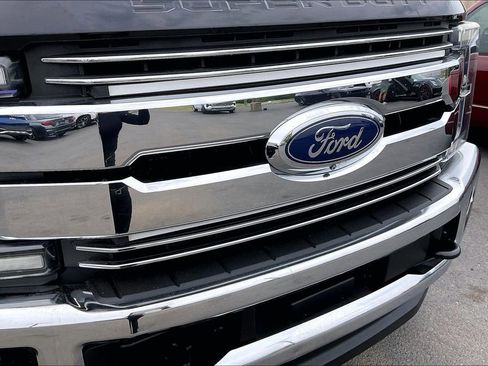 Used 2017 Ford F250 Lariat w/ Lariat Ultimate Package AWD/4WD image 28