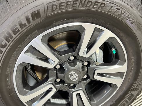 Used 2019 Toyota Tacoma TRD Sport AWD/4WD image 14